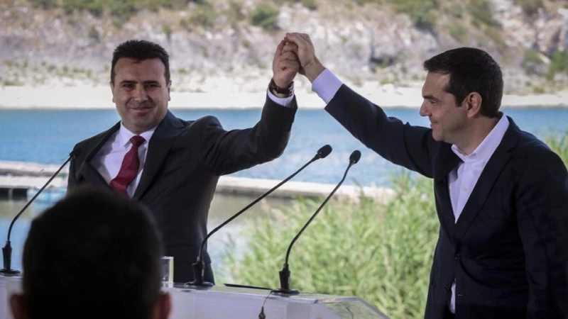 Οι Σκοπιανοί τα πήραν όλα: Σε ένα υπαίθριο πάρκινγκ τους παραδώσαμε όνομα και Ιστορία – Ζ. Ζάεφ: «Ο Τσίπρας αναγνώρισε την  “μακεδονική” γλώσσα»